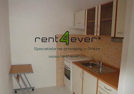 Pronájem bytu, Prosek, Lovosická, 1+kk, 40 m2, lodžie, výtah, částečně zařízený, Rent4Ever.cz