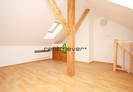 Pronájem bytu, Holešovice, Letohradská, mezonetový byt 2+kk, 43 m2, cihla, terasa, zařízený, Rent4Ever.cz