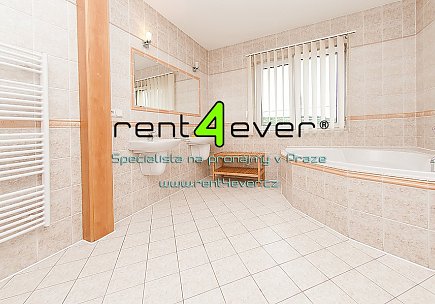 Pronájem bytu, Hlubočepy, Slivenecká, byt 2+kk v RD, 65 m2, cihla, sklep, zahrada, zařízený, Rent4Ever.cz