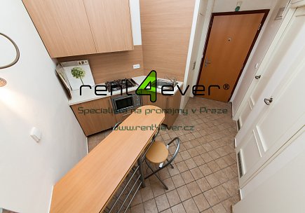 Pronájem bytu, Bubeneč, Terronská, byt 1+1, 24 m2, výtah, šatna, sklep, částečně vybavený, Rent4Ever.cz