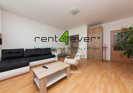 Pronájem bytu, Bohnice, Hlivická, 1+kk, 30 m2, po rekonstrukci, komora, výtah, zařízený nábytkem, Rent4Ever.cz