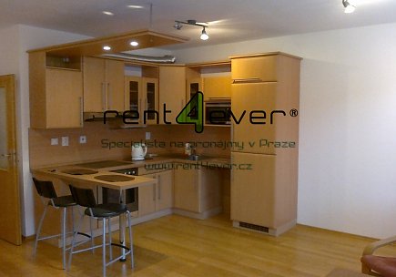 Pronájem bytu, Libeň, Kovanecká, 1+kk, 33 m2, novostavba, cihla, výtah, garáž. stání, část.zařízený, Rent4Ever.cz