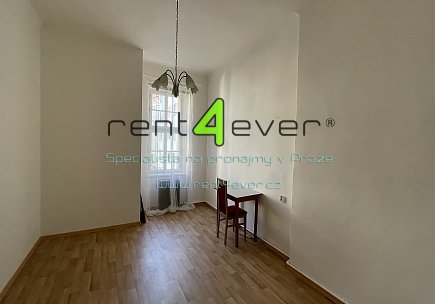Pronájem bytu, Vinohrady, Velehradská, 1+kk, 27 m2, cihla, výtah, nezařízený nábytkem, Rent4Ever.cz