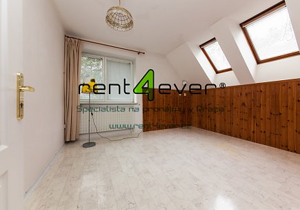 Pronájem bytu, Hodkovičky, V zátiší, 2+1 v RD, 180 m2, cihla, terasa, zahrada, půda, nezařízený, Rent4Ever.cz