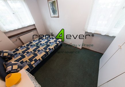 Pronájem bytu, Bubeneč, Rooseveltova, 2+kk ve vile, 43 m2, cihla, zařízený, Rent4Ever.cz