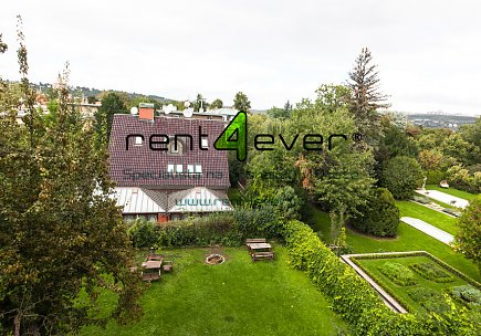 Pronájem bytu, Bubeneč, Rooseveltova, 2+kk ve vile, 43 m2, cihla, zařízený, Rent4Ever.cz