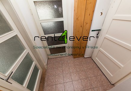 Pronájem bytu, Bubeneč, Rooseveltova, 2+kk ve vile, 43 m2, cihla, zařízený, Rent4Ever.cz