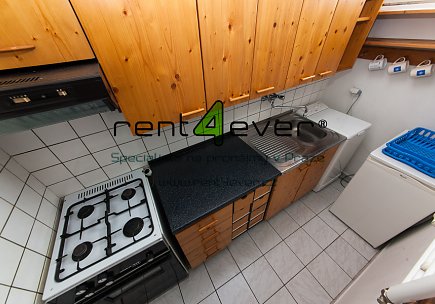 Pronájem bytu, Bubeneč, Rooseveltova, 2+kk ve vile, 43 m2, cihla, zařízený, Rent4Ever.cz
