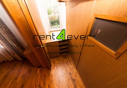 Pronájem bytu, Vinohrady, Lužická, luxusní byt 2+kk, 76 m2, cihla, šatna, vybavený nábytkem, Rent4Ever.cz