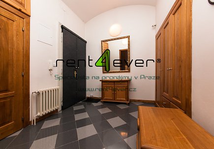 Pronájem bytu, Vinohrady, Lužická, luxusní byt 2+kk, 76 m2, cihla, šatna, vybavený nábytkem, Rent4Ever.cz