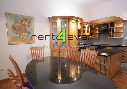 Pronájem bytu, Vinohrady, Lužická, luxusní byt 2+kk, 76 m2, cihla, šatna, vybavený nábytkem, Rent4Ever.cz