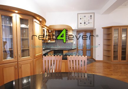 Pronájem bytu, Vinohrady, Lužická, luxusní byt 2+kk, 76 m2, cihla, šatna, vybavený nábytkem, Rent4Ever.cz