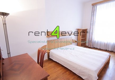 Pronájem bytu, Vinohrady, Lužická, luxusní byt 2+kk, 76 m2, cihla, šatna, vybavený nábytkem, Rent4Ever.cz