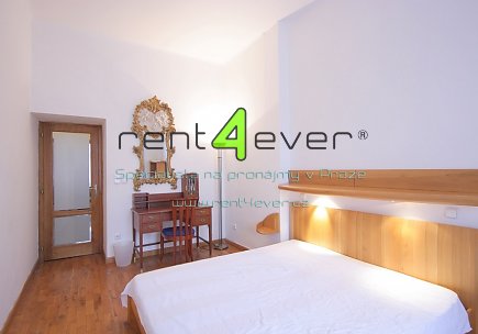 Pronájem bytu, Vinohrady, Lužická, luxusní byt 2+kk, 76 m2, cihla, šatna, vybavený nábytkem, Rent4Ever.cz