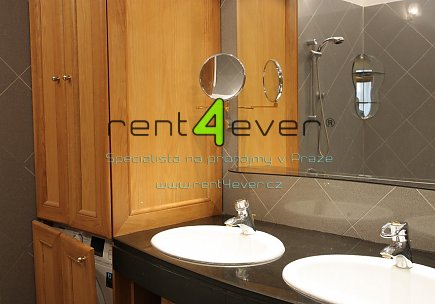 Pronájem bytu, Vinohrady, Lužická, luxusní byt 2+kk, 76 m2, cihla, šatna, vybavený nábytkem, Rent4Ever.cz