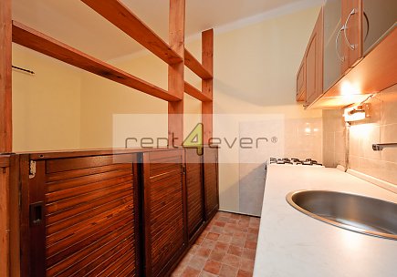 Pronájem bytu, Liboc, Za vokovickou vozovnou, 1+kk, 28 m2, cihla, sklep, zahrada, nezařízený, Rent4Ever.cz