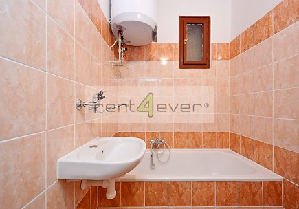 Pronájem bytu, Liboc, Za vokovickou vozovnou, 1+kk, 28 m2, cihla, sklep, zahrada, nezařízený, Rent4Ever.cz