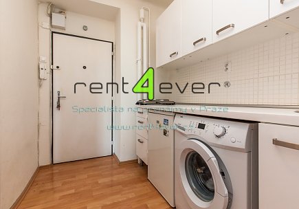 Pronájem bytu, Vinohrady, Vinohradská, byt 1+kk, 25 m2, po rekonstrukci, terasa, zařízený nábytkem, Rent4Ever.cz