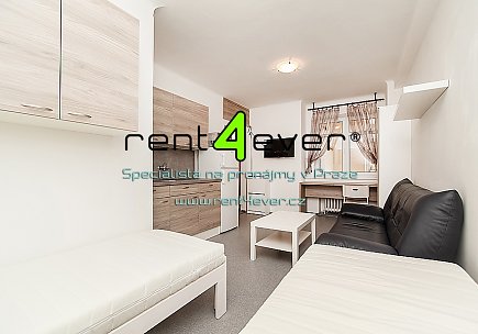 Pronájem bytu, Vršovice, Bajkalská, byt 1+kk, 25 m2, cihla, po rekonstrukci, zařízený nábytkem, Rent4Ever.cz