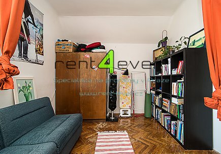 Pronájem bytu, Kobylisy, Okrouhlická, podkrovní 2+1 ve vile, 48 m2, terasa, zahrada, nezařízený   , Rent4Ever.cz