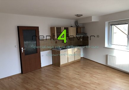 Pronájem bytu, Lysolaje, Starodvorská, byt 1+kk, 30 m2, cihla, komora, nezařízený nábytkem, Rent4Ever.cz