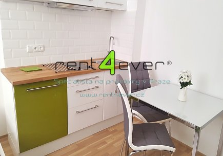 Pronájem bytu, Vinohrady, Sobotecká, byt 1+kk, 21 m2, cihla, po rekonstrukci, zařízený, Rent4Ever.cz