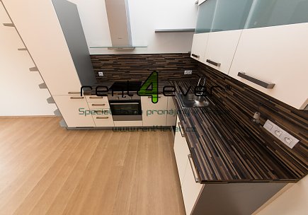 Pronájem bytu, Libeň, Novákových, 3+kk, 74m2, cihla, společný balkon, komora, výtah, část. zařízený, Rent4Ever.cz