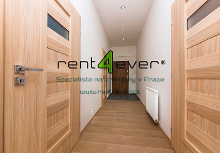 Pronájem bytu, Libeň, Novákových, 3+kk, 74m2, cihla, společný balkon, komora, výtah, část. zařízený, Rent4Ever.cz