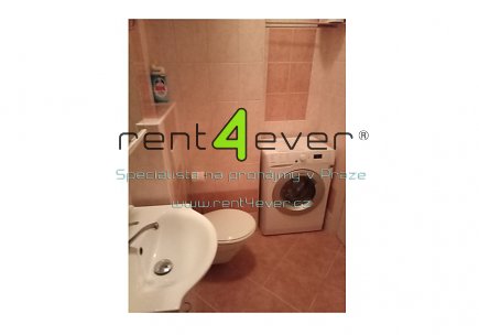 Pronájem bytu, Žižkov, Biskupcova, byt 1+1, 30 m2, cihla, společný balkon, nevybavený nábytkem, Rent4Ever.cz