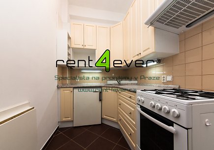 Pronájem bytu, Žižkov, Biskupcova, byt 1+1, 30 m2, cihla, společný balkon, nevybavený nábytkem, Rent4Ever.cz