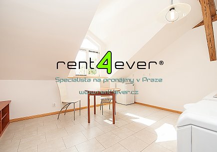 Pronájem bytu, Nové Město, Zlatnická, podkrovní byt 1+kk, 30 m2, cihla, částečně zařízený nábytkem, Rent4Ever.cz