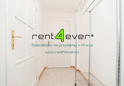 Pronájem bytu, Nové Město, Zlatnická, podkrovní byt 1+kk, 30 m2, cihla, částečně zařízený nábytkem, Rent4Ever.cz