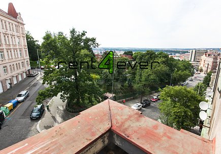 Pronájem bytu, Žižkov, U Rajské zahrady, 3+1, 110 m2, cihla, nezařízený, Rent4Ever.cz