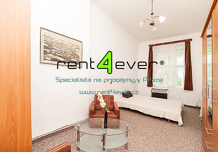 Pronájem bytu, Vinohrady, Velehradská, byt 1+kk, 27 m2, cihla, výtah, zařízený nábytkem, Rent4Ever.cz