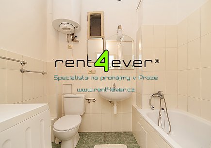 Pronájem bytu, Vinohrady, Velehradská, byt 1+kk, 27 m2, cihla, výtah, zařízený nábytkem, Rent4Ever.cz