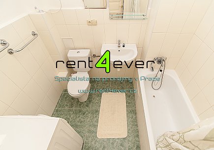 Pronájem bytu, Vinohrady, Velehradská, byt 1+kk, 27 m2, cihla, výtah, zařízený nábytkem, Rent4Ever.cz