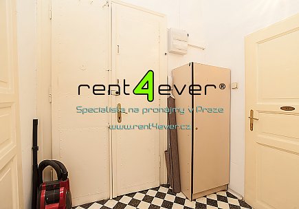 Pronájem bytu, Vinohrady, Velehradská, byt 1+kk, 27 m2, cihla, výtah, zařízený nábytkem, Rent4Ever.cz