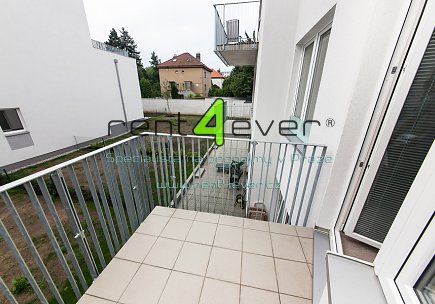 Pronájem bytu, Strašnice, Novostrašnická, 2+kk, 58 m2, novostavba, balkon, sklep, nezařízený, Rent4Ever.cz