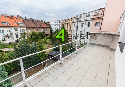 Pronájem bytu, Metro C Kobylisy, Nad záložnou, 1+kk, 50m2, cihla, po rekonstrukci, terasa, vybavený, Rent4Ever.cz