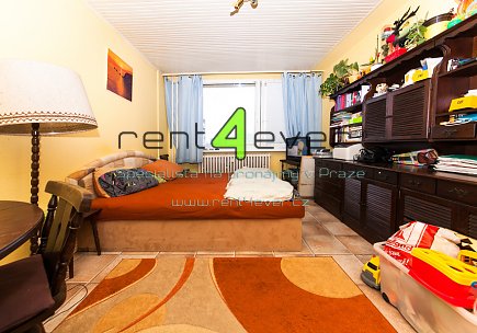 Pronájem bytu, Bohnice, Hackerova, 1+kk, 39 m2, sklep, výtah, nezařízený., Rent4Ever.cz