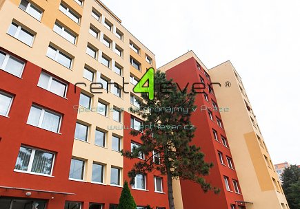 Pronájem bytu, Bohnice, Hackerova, 1+kk, 39 m2, sklep, výtah, nezařízený., Rent4Ever.cz