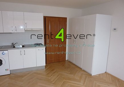 Pronájem bytu, Smíchov, Zborovská, 1+kk, 24 m2, cihla, po rekonstrukci,  zařízený nábytkem, Rent4Ever.cz
