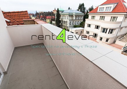 Pronájem bytu, Libeň, Na stráži, podkrovní atypický 2+kk, 95 m2, cihla, balkon, část. zařízený, Rent4Ever.cz