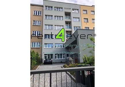 Pronájem bytu, Břevnov, Bělohorská, byt 1+kk, 22 m2, po rekonstrukci, společná terasa a zahrada, Rent4Ever.cz
