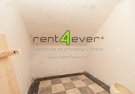 Pronájem bytu, Metro A Strašnická, Nad Primaskou, podkrovní byt 1+1, 41 m2, komora, nevybavený , Rent4Ever.cz