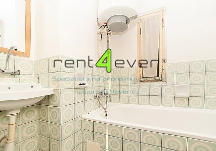 Pronájem bytu, Metro A Strašnická, Nad Primaskou, podkrovní byt 1+1, 41 m2, komora, nevybavený , Rent4Ever.cz