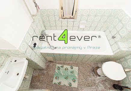 Pronájem bytu, Metro A Strašnická, Nad Primaskou, podkrovní byt 1+1, 41 m2, komora, nevybavený , Rent4Ever.cz