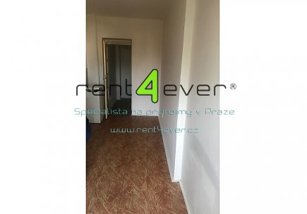 Pronájem bytu, Metro A Strašnická, Nad Primaskou, podkrovní byt 1+1, 41 m2, komora, nevybavený , Rent4Ever.cz