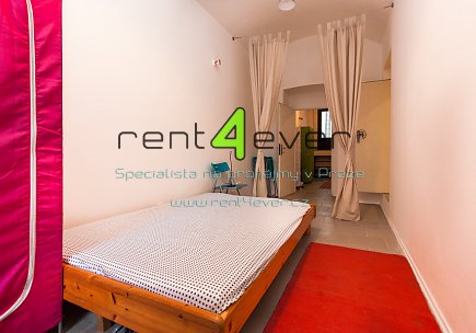 Pronájem bytu, Žižkov, Jeronýmova, 2+1, 64 m2, cihla, dvorek, zařízený, Rent4Ever.cz
