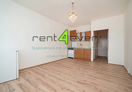 Pronájem bytu, Záběhlice, Přesličková, 1+kk, 27 m2, sklep, výtah, nezařízený nábytkem, Rent4Ever.cz